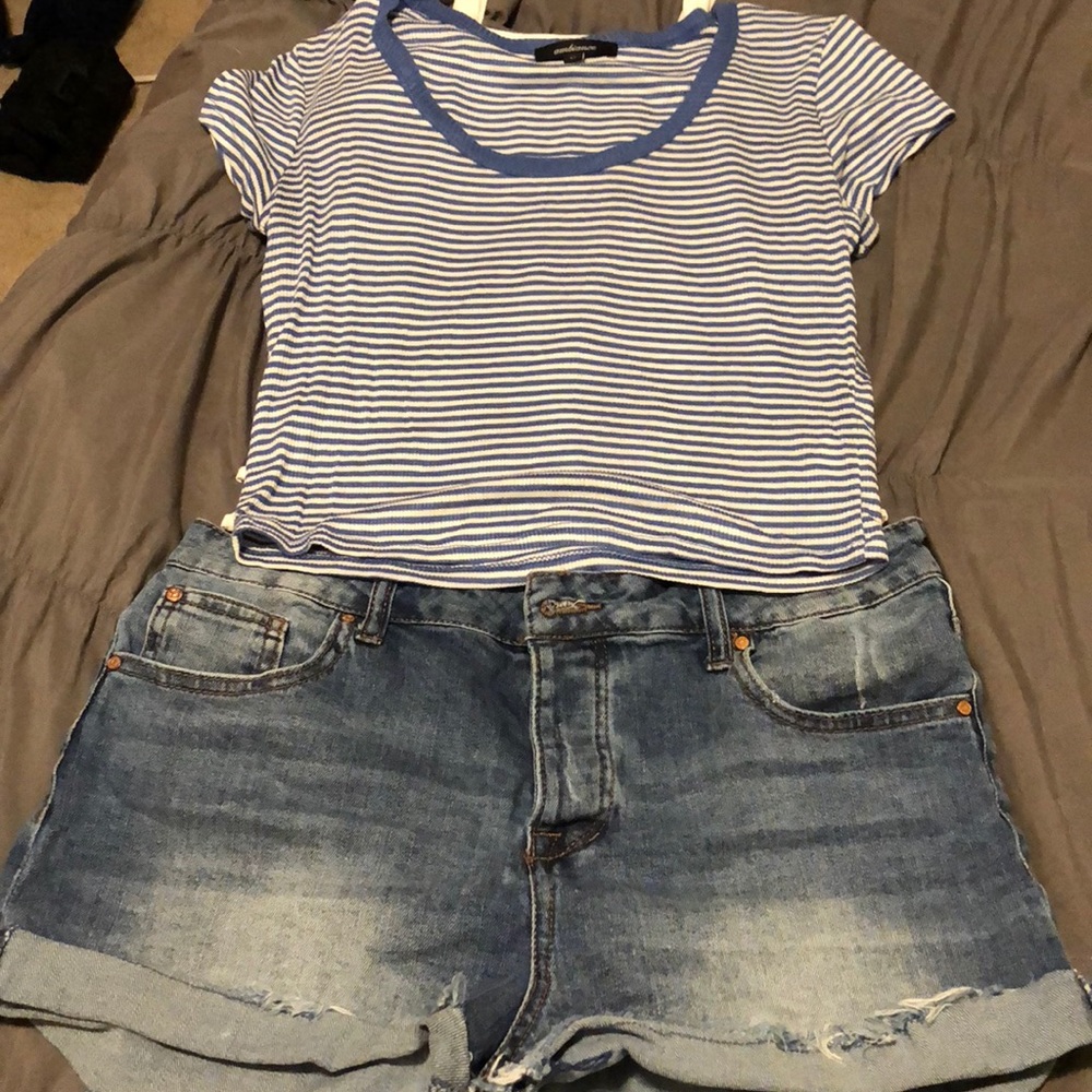 Blue and white striped cropped tee